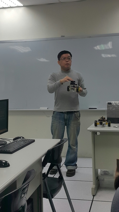 106.12.29 微型晶片與物聯網工作坊圖片