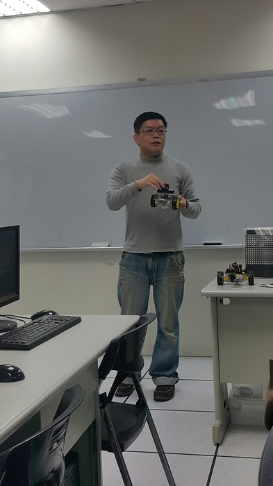106.12.29 微型晶片與物聯網工作坊圖片