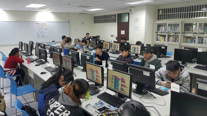 106.12.29 微型晶片與物聯網工作坊圖片
